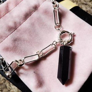 ORA. Black Agate Pendant & Clasp Necklace - Silver
